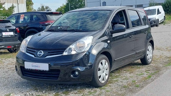 Skats no kreisās puses priekšā