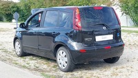 Skats no kreisās puses aizmugurē