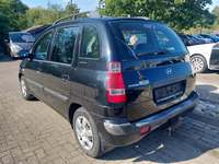 Pogled od pozadi levo