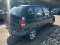 Pogled od pozadi desno