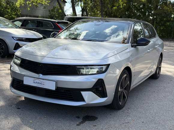 Pogled levo spredaj