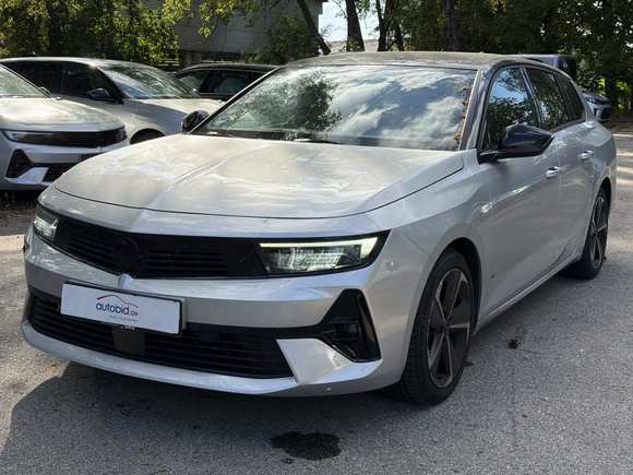 Pogled levo spredaj