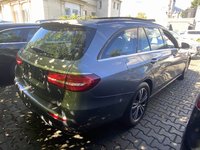 Pogled od pozadi desno