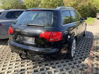 Pogled od pozadi desno