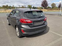 Skats no kreisās puses aizmugurē