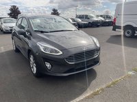 Skats no labās puses priekšā