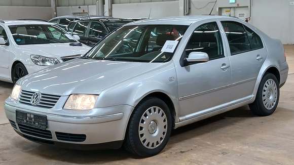 Pogled levo spredaj