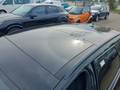 Vista do teto de abrir/teto panorâmico