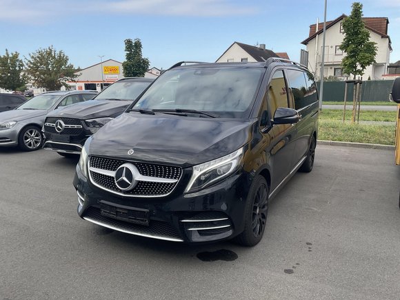 Pogled levo spredaj