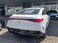 Pogled od pozadi desno