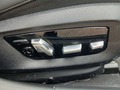Vue des boutons de commande des sièges électriques