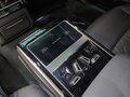 Ver el entretenimiento y los accesorios de la parte trasera