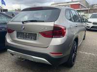 Pogled desno zadaj