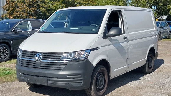 Pogled levo spredaj