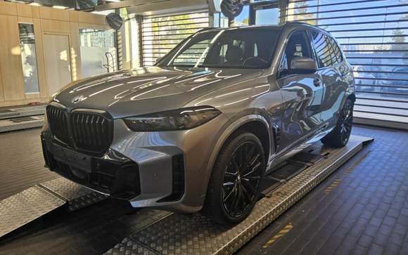 Vue de l’avant gauche