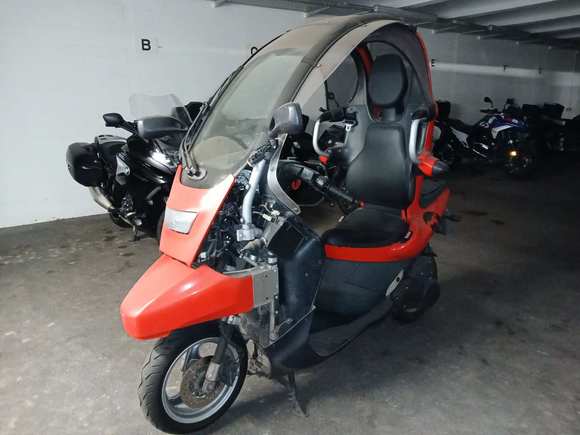 Pogled levo spredaj