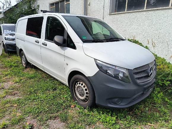 Pogled levo spredaj