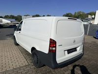Pogled levo zadaj