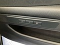 Vue des boutons de commande des sièges électriques