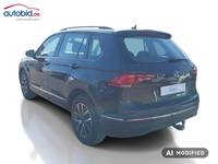 Skats no kreisās puses aizmugurē