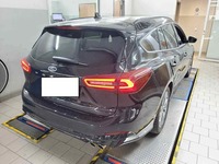 Pogled desno zadaj