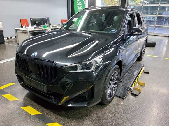 Вид спереди слева