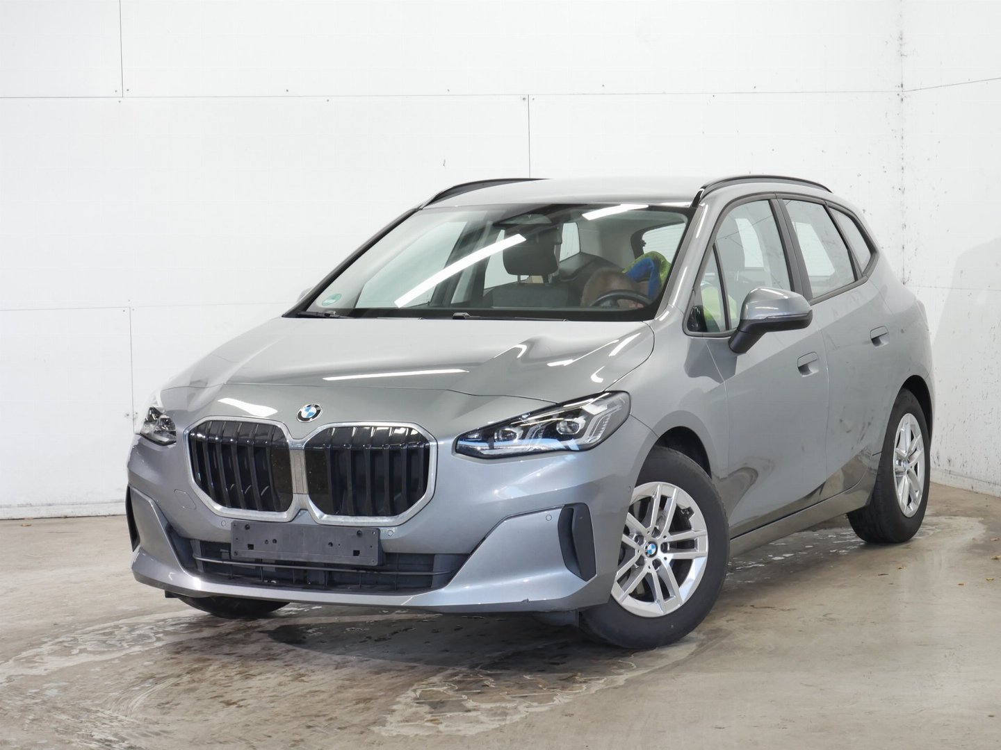 2023 BMW 218